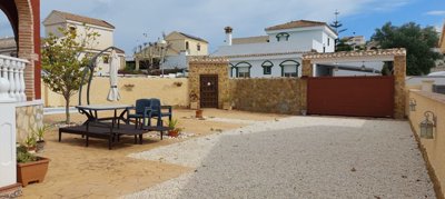 12313detachedvillaoncarabassi2005251128172025
