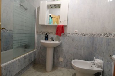 7663semiruralapartment210422133931bath13s