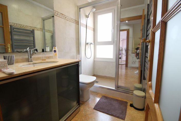 Image No.20-6 Bed Villa for sale