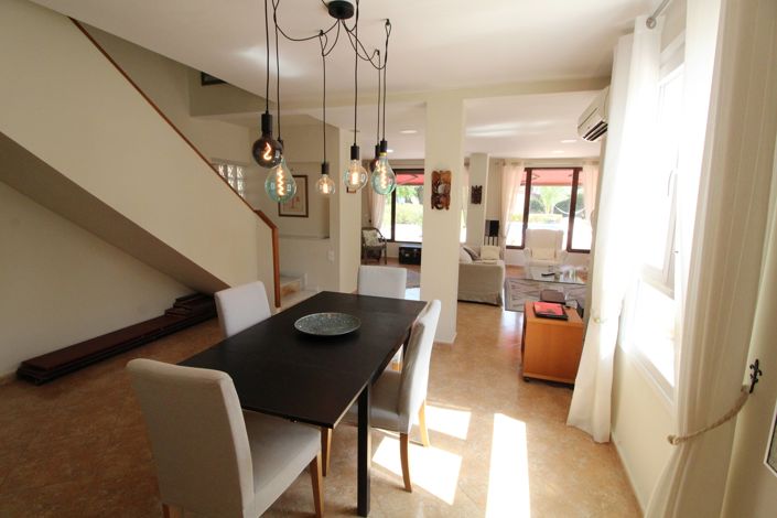 Image No.8-6 Bed Villa for sale