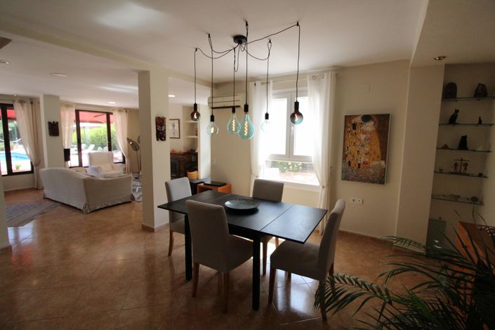 Image No.9-6 Bed Villa for sale