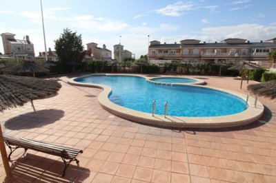 5213firstfloorapartmentclosetoshoppingcentre2