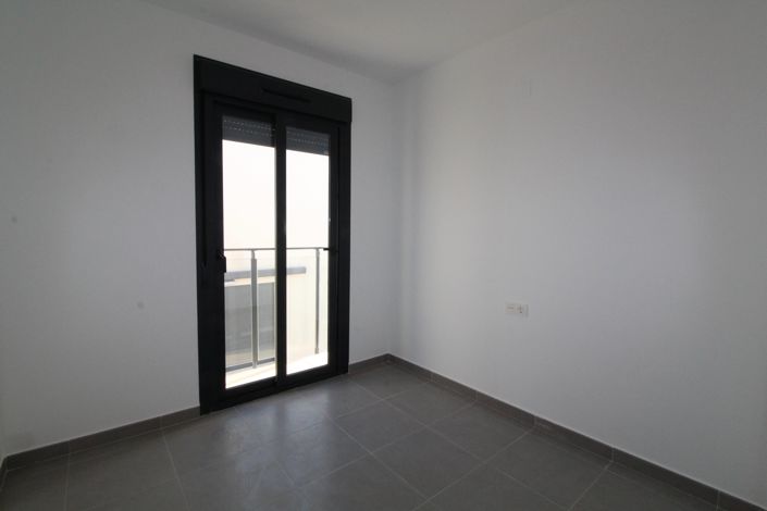 Image No.9-3 Bed Property for sale