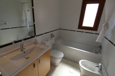 743topfloorapartment160126145744img4602