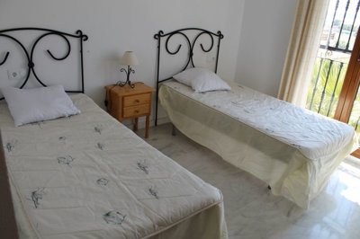 743topfloorapartment160126151655bedroomre