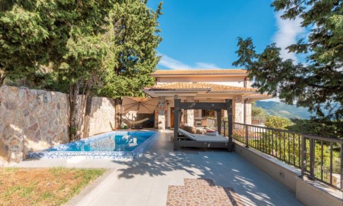 Image No.2-Villa / Détaché de 7 chambres à vendre à Budva