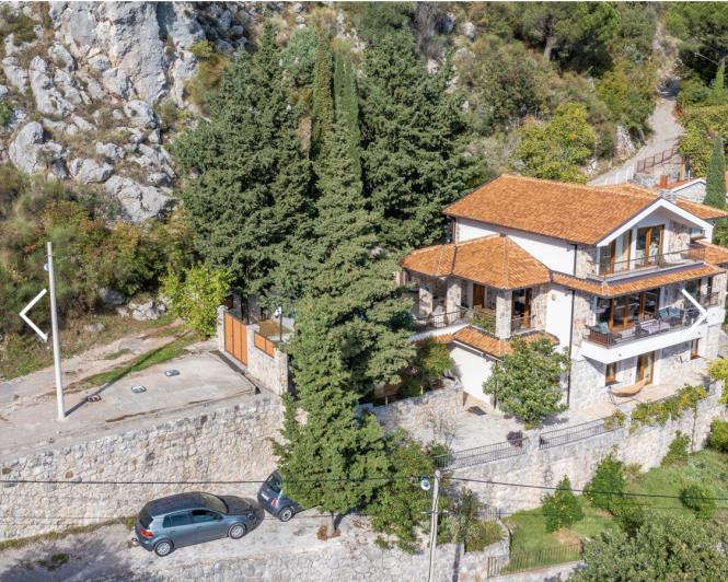 Image No.34-Villa / Détaché de 7 chambres à vendre à Budva