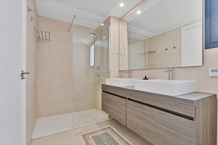 Image No.17-4 Bed Apartment for sale