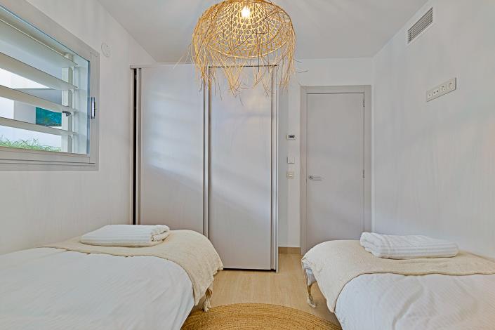 Image No.18-3 Bed Apartment for sale