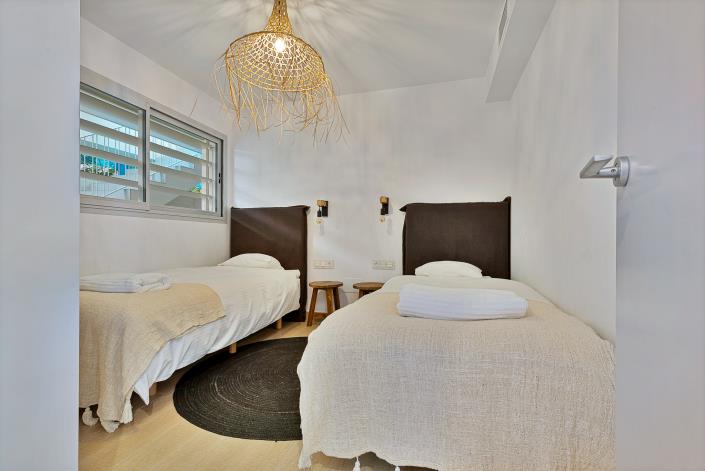 Image No.20-3 Bed Apartment for sale