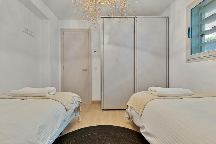 Image No.21-3 Bed Apartment for sale