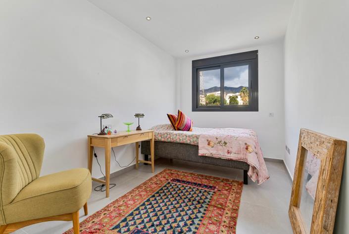 Image No.18-3 Bed Townhouse for sale