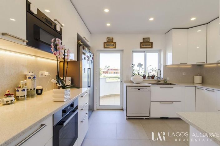 Image No.10-3 Bed Townhouse for sale