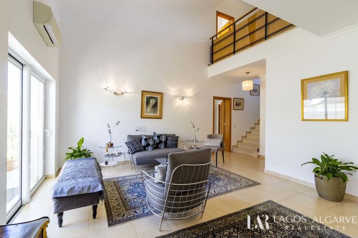 Image No.11-3 Bed Townhouse for sale