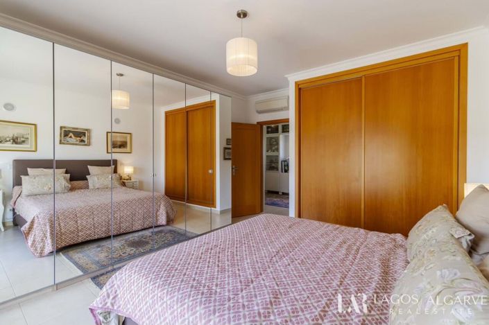 Image No.26-3 Bed Townhouse for sale