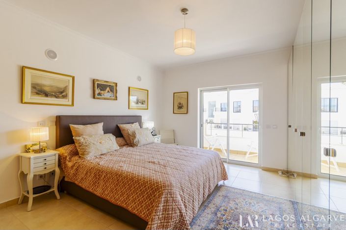 Image No.28-3 Bed Townhouse for sale