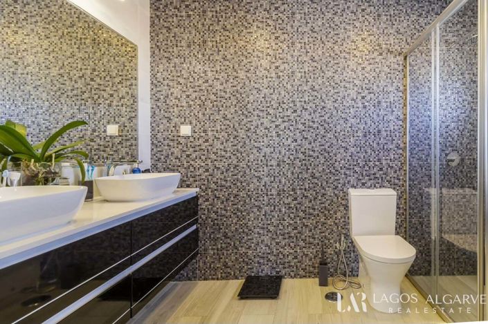 Image No.26-3 Bed Villa for sale