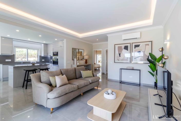 Image No.12-2 Bed Townhouse for sale