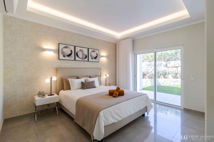 Image No.16-2 Bed Townhouse for sale