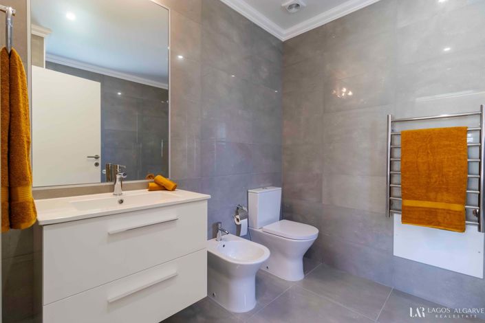 Image No.17-2 Bed Townhouse for sale