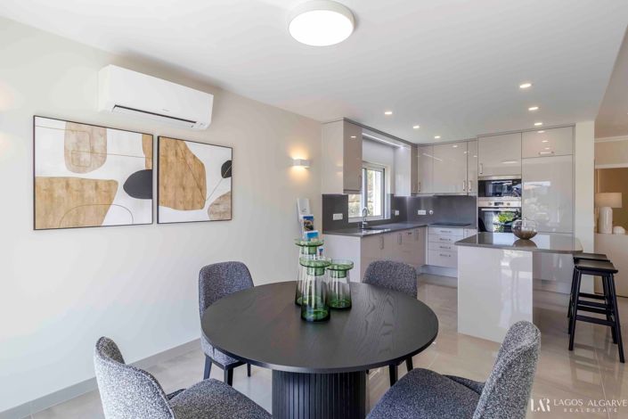 Image No.9-2 Bed Townhouse for sale