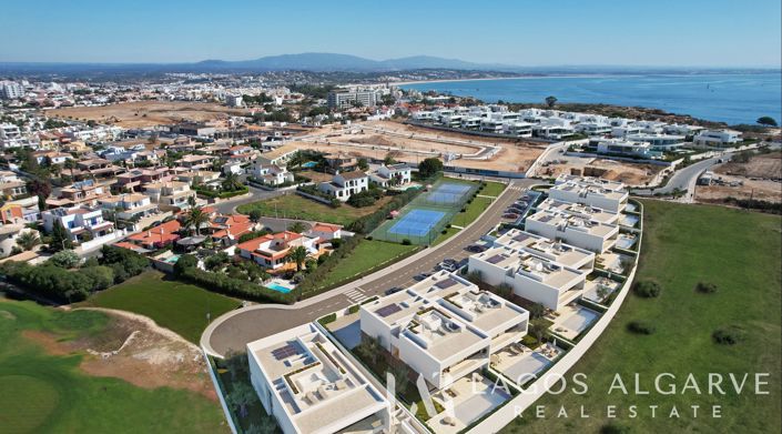 Image No.3-4 Bed Villa for sale