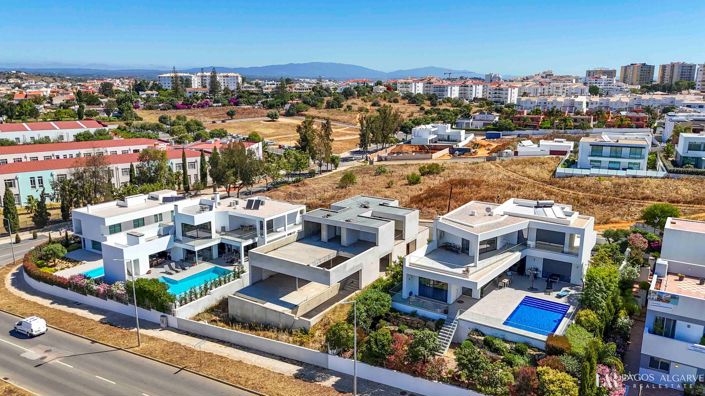 Image No.2-Villa de 4 chambres à vendre à Lagos