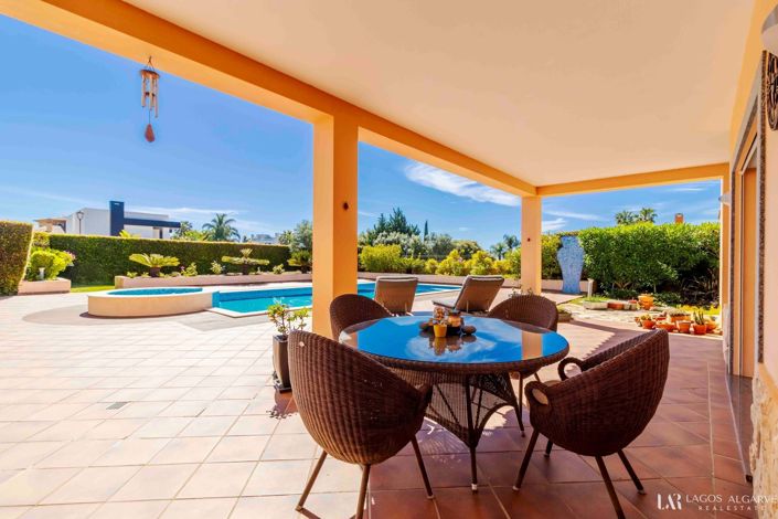 Image No.3-4 Bed Villa for sale