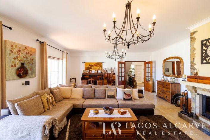 Image No.2-5 Bed Villa for sale