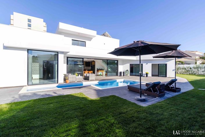 Image No.1-3 Bed Villa for sale