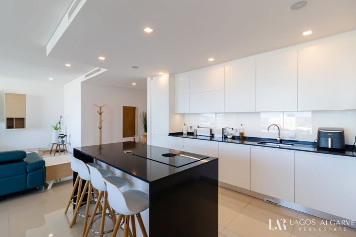 Image No.20-3 Bed Apartment for sale