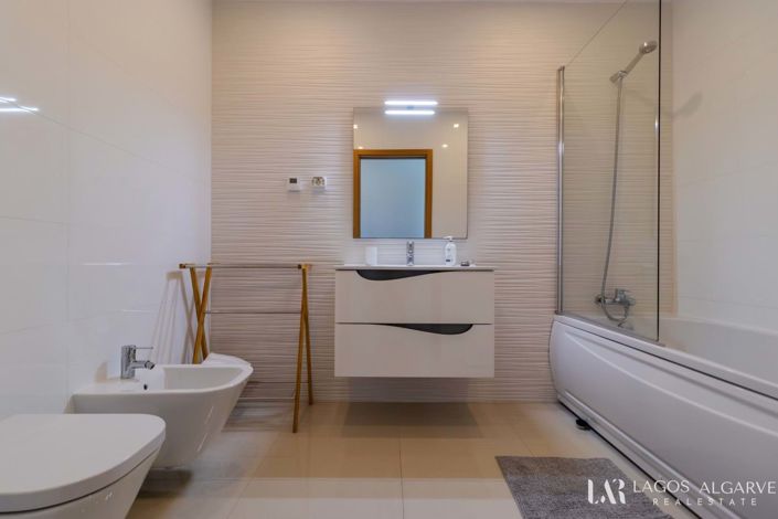 Image No.40-3 Bed Apartment for sale