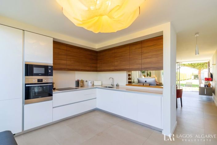 Image No.12-3 Bed Townhouse for sale