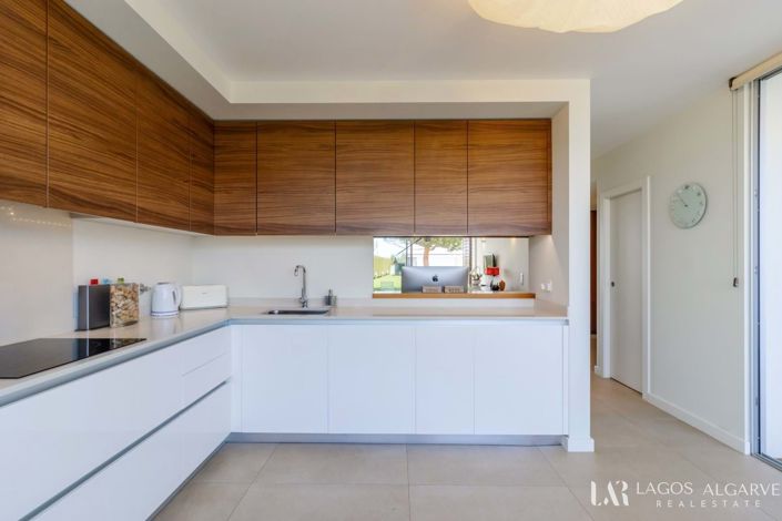 Image No.13-3 Bed Townhouse for sale