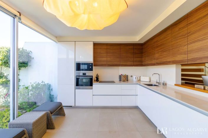 Image No.20-3 Bed Townhouse for sale