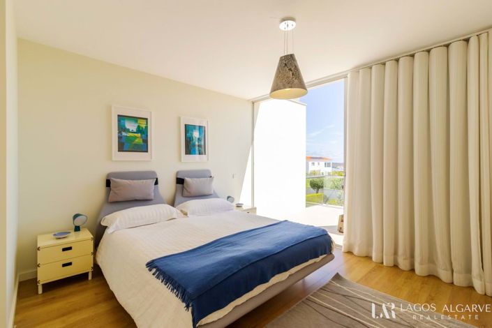 Image No.24-3 Bed Townhouse for sale