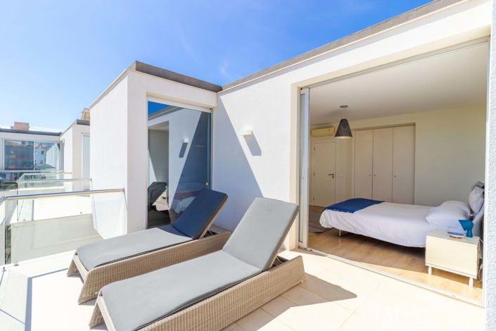 Image No.28-3 Bed Townhouse for sale