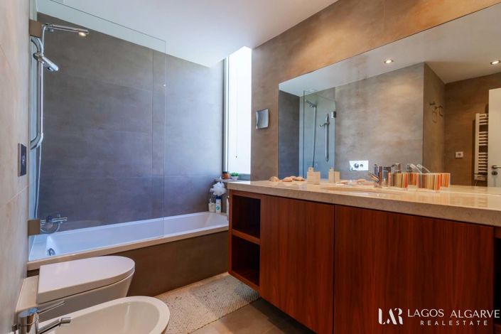 Image No.33-3 Bed Townhouse for sale