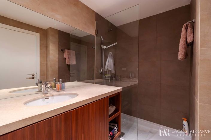 Image No.36-3 Bed Townhouse for sale