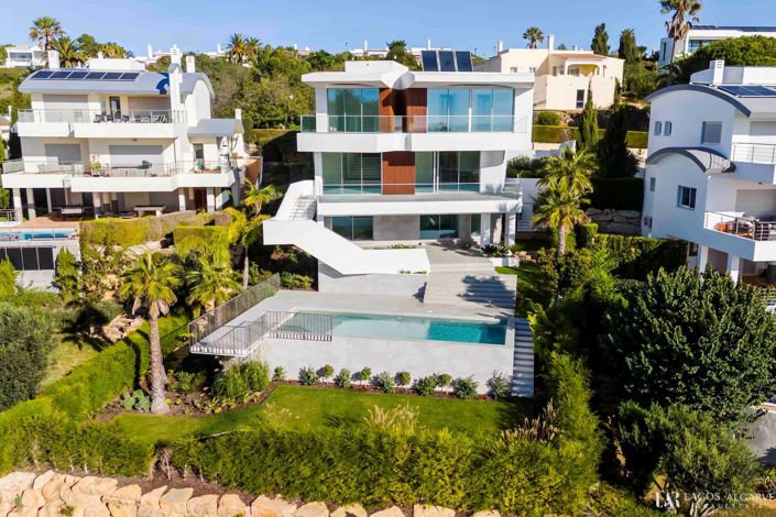 Image No.1-5 Bed Villa for sale