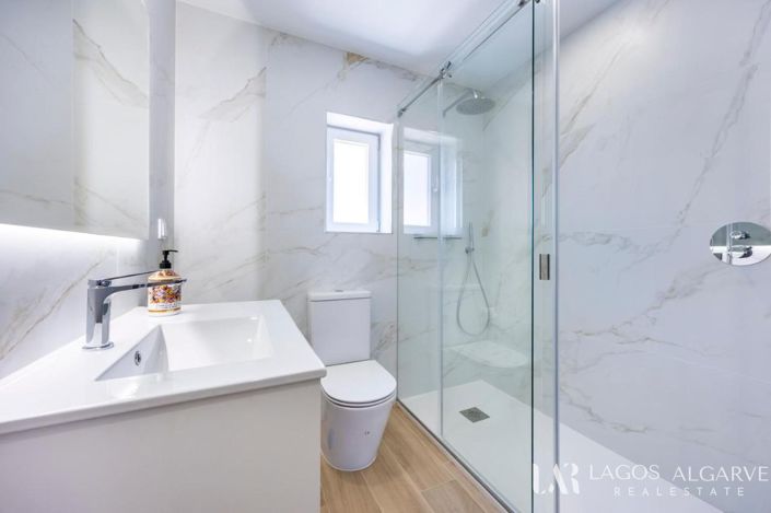 Image No.15-4 Bed Villa for sale