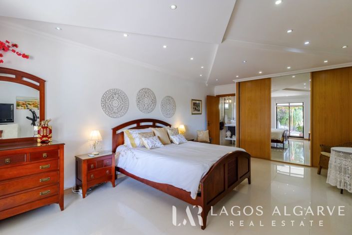 Image No.25-3 Bed Villa for sale