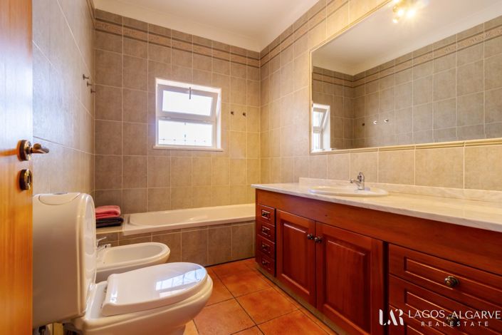 Image No.27-3 Bed Villa for sale