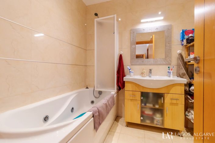 Image No.19-2 Bed Apartment for sale