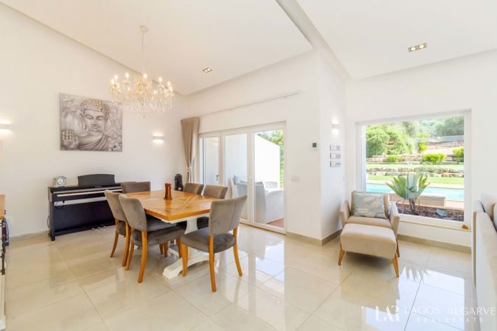 Image No.10-4 Bed Villa for sale