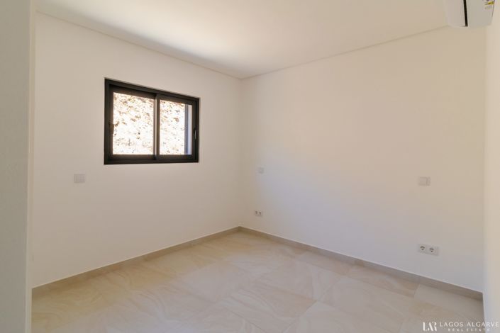Image No.24-2 Bed Apartment for sale