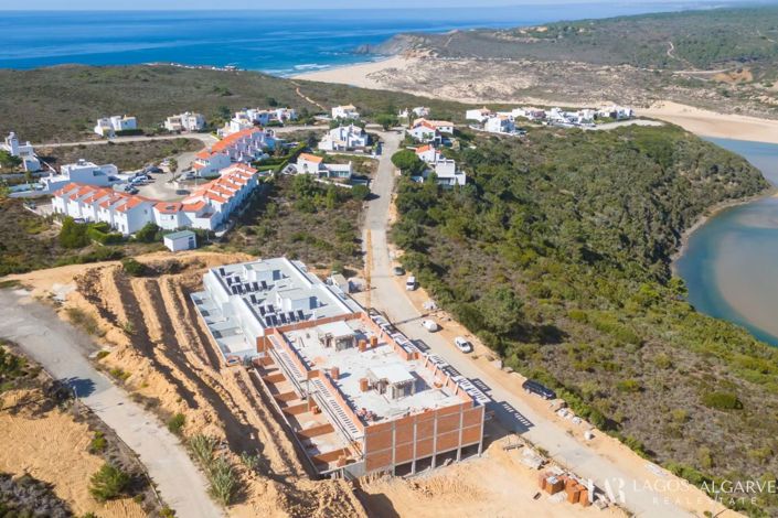 Image No.10-3 Bed Apartment for sale