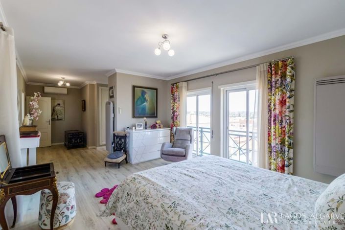 Image No.19-4 Bed Apartment for sale