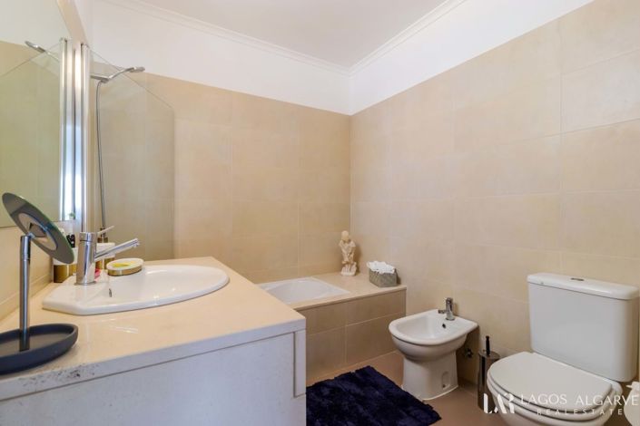 Image No.28-4 Bed Apartment for sale