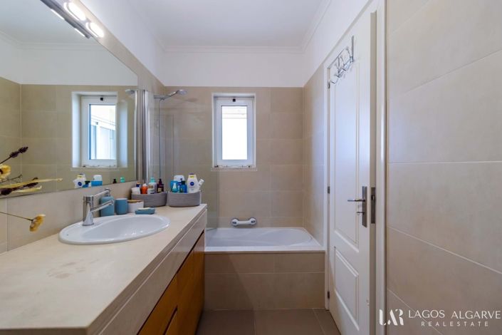 Image No.31-4 Bed Apartment for sale